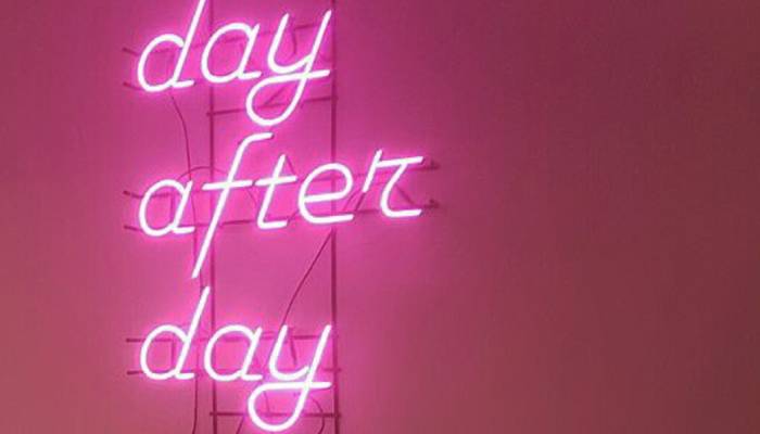 Day after day, day-to-day, day by day có gì khác nhau? 1 Day after day